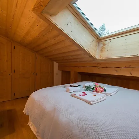 Les Chosalets Chalet Sleeps 8 *