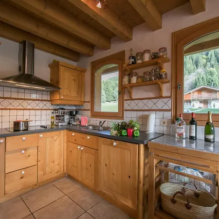 Les Chosalets Chalet Sleeps 8 *