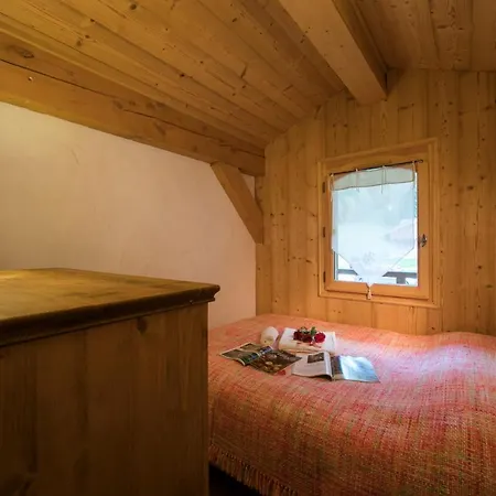 Les Chosalets Chalet Sleeps 8 * Chamonix
